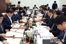 예산소위, 교육·국방·보훈 관련 내년도 예산안 감액·보류