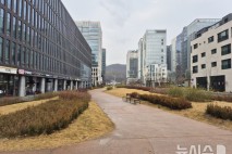 상수도 부지가 쉼터로…과천 지식정보타운 산책로 개방