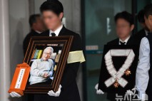 고(故) 배우 이순재 영결식… 유가족·후배들 마지막 길 배웅 [뉴시스Pic]