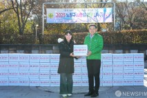 사랑의 김장 전달하는 오승록 노원구청장