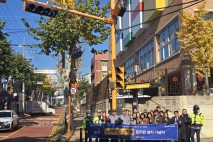 수원시 영통지역 초등학교 9곳 '우회전 시 보행자 확인' 표지판 설치