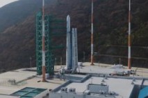 누리호 발사대 설치 완료…막바지 점검 한창